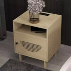 Comodino Bohemien in Rattan con Stazione di Ricarica | USB e Type-C | Gambe in Legno Massello