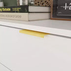 Comodino grande con 3 cassetti e dettagli in metallo dorato | MDF bianco