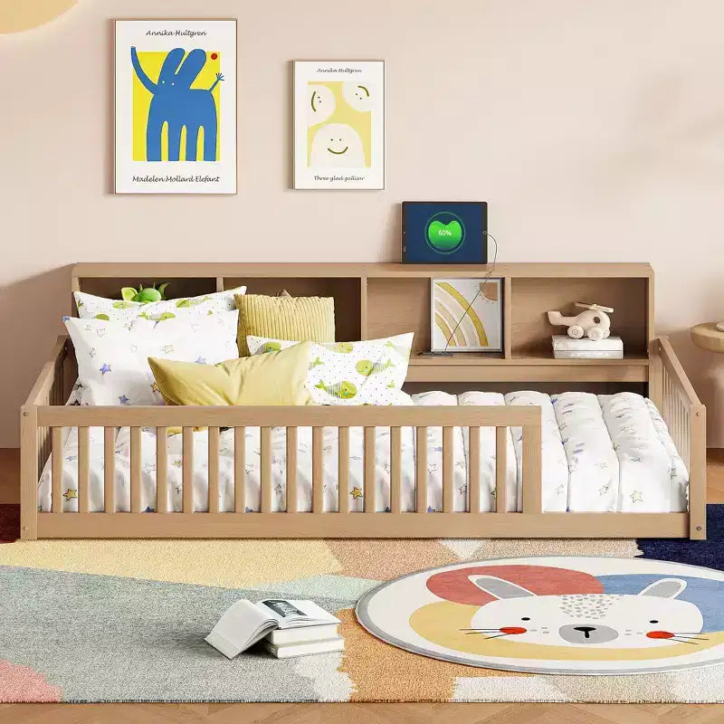 Letto a pavimento in legno Twin XL con armadietti e porte USB, letto a pavimento Montessori per bambini con recinzione
