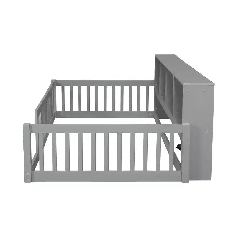 Letto a pavimento in legno Twin XL con armadietti e porte USB, letto a pavimento Montessori per bambini con recinzione
