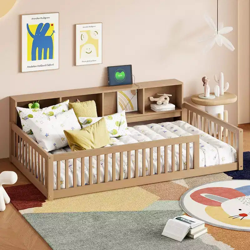 Letto a pavimento in legno Twin XL con armadietti e porte USB, letto a pavimento Montessori per bambini con recinzione